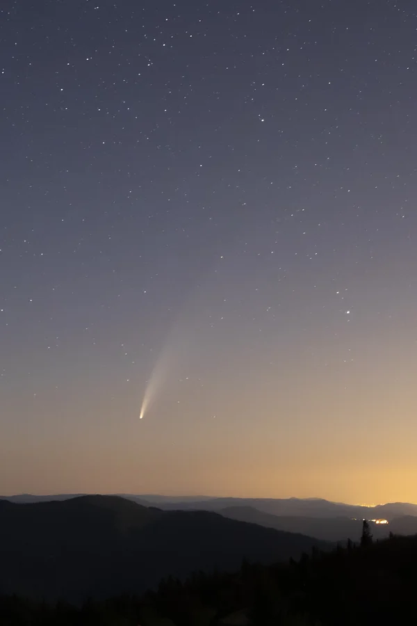 Entre crépuscule et comète